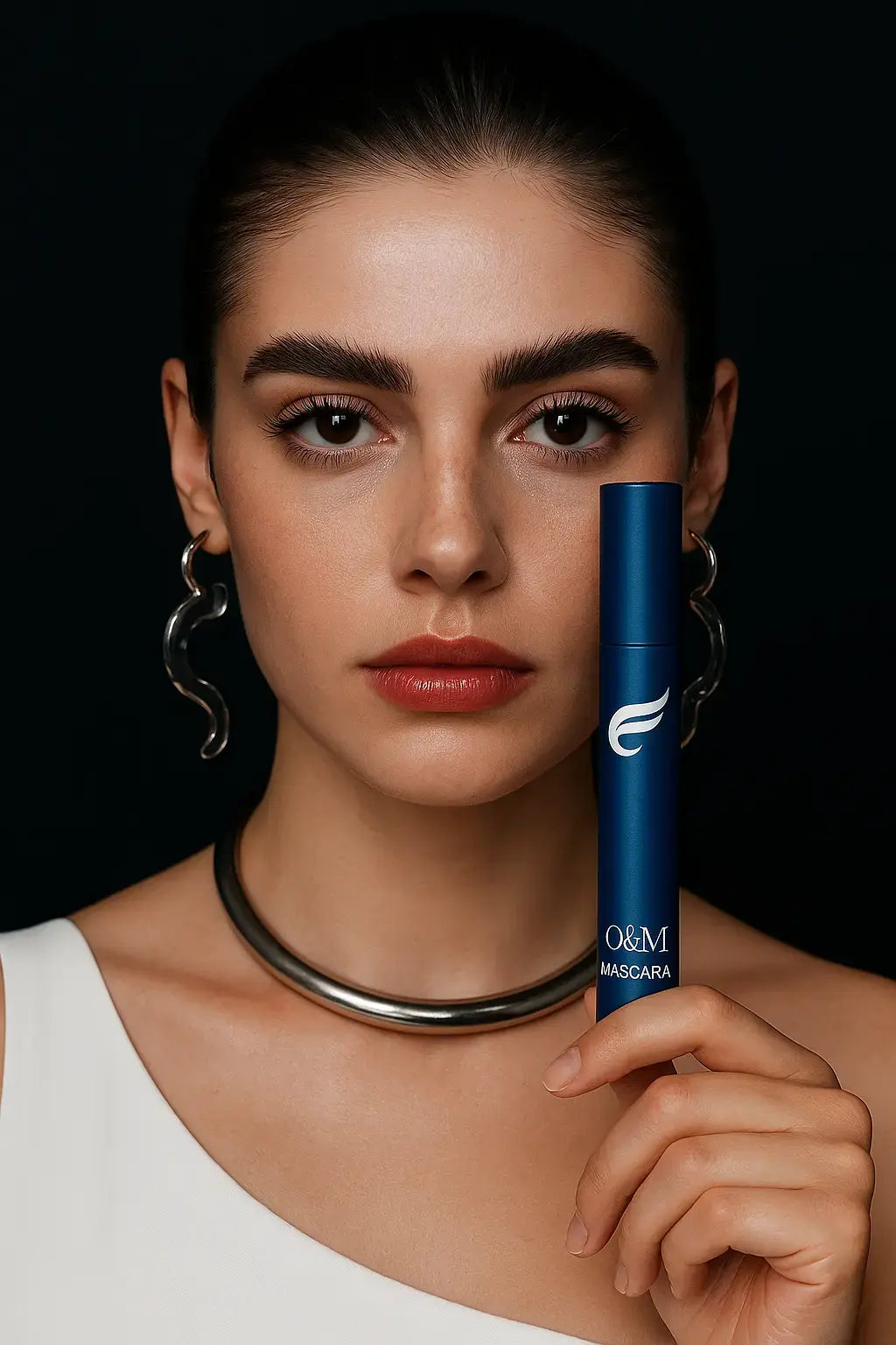 O&M Mascara – Waterproof, Vegan & Long-Lasting